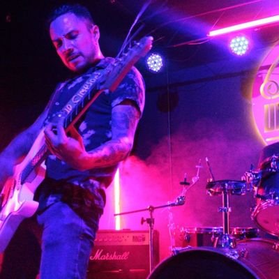 músico...bajista, guitarrista en Perro Moscovita, punk Hardcore, rock, jazz