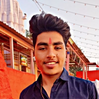 सब सुख लहे तुम्हारी शरणा |
तुम रक्षक काहू को डरना ||