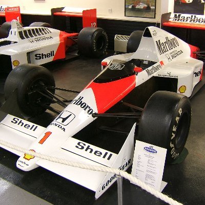 Ce compte a été créé dans le but de retracer les archives de la Formule 1 et de partager la passion du sport mécanique en particulier la F1