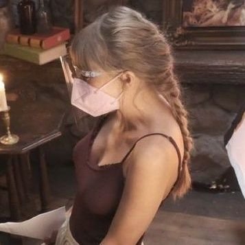 lvrvlkv's profile picture. there's escape in escaping