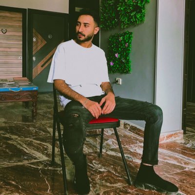 كل حاجة ممكن حد يقلدك وينافسك فيها ،، إلا طلة روحك.♥️