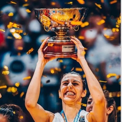 Ahu Güneş.
6 Euroleague kupalı Alba Torrens hayranı.
Caitlin Clark savunucusu.
Phoenix Mercury yüzünden ruhsal sağlığını kaybetmiş biri.