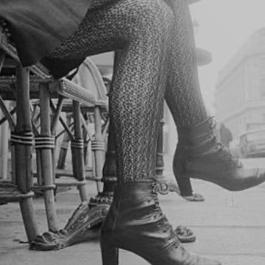 Just a Giantess who loves to play! Pics and video clips of Giantess Culture. Macro Kinkster 18+ size kink fetish #Sizetwitter #Giantess (Role Play Commission)