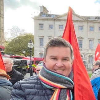 Trade Unionist, Socialist, loves London, former Blue Badge tour guide, City Guide & London cabbie (still got me bill n badge) connoisseur of pie n mash