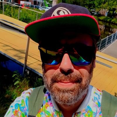 I draw, tattoo, play some tunes
building my own Garden of Eden #D1SC0TECAS4 in the mean time
Instagram jeroen_er
tweet in Dutch at @drsjee