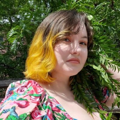 she/her, queer, biracial | Poetry Editor at Apparition Lit | Associate SFWA | Codex | Work in @ApparitionLit @Abyss_Apex @aanpress @HavenSpec & others