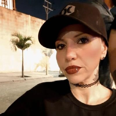 tatibloodymary's profile picture. Capricorniana, Cantora, Cabeleireira, Roqueira e feliz!