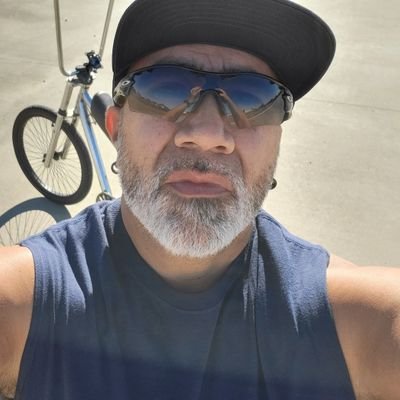 MAGICMV3's profile picture. Bicycle lover.......custom, BMX , beach cruisers, lowriders and more!
