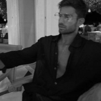 shakernv's profile picture. ابعدني ياالله  عن كل شئ يغيرني ويخطف ضحكتي ويؤذي قلبي🤲🏼