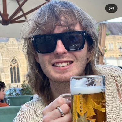 antartidee's profile picture. Tendenzialmente scanso le difficoltà per incontrarle più tardi.