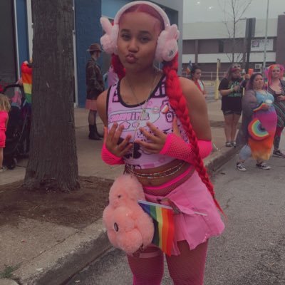 2️⃣5️⃣ ❤️🧡🤍🩷💜 Gaymer 🎮|Bookworm📚|she/they| PHD in being a real ass nigga|