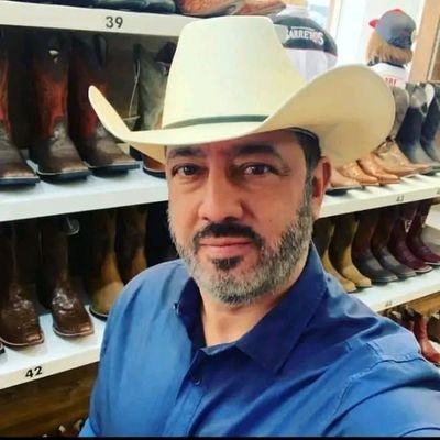 Nicolas44854372's profile picture. Introduce Yourself.