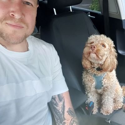 Just an Irish guy and his dog... 🐕
🇮🇪