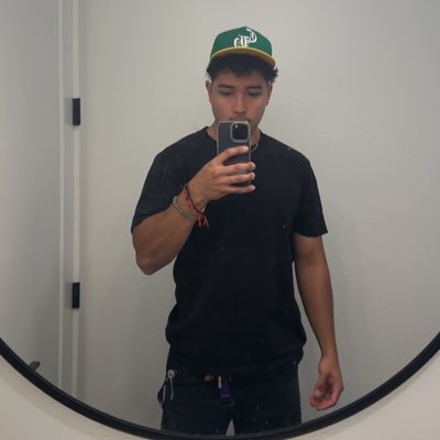 Tallnshy's profile picture. 