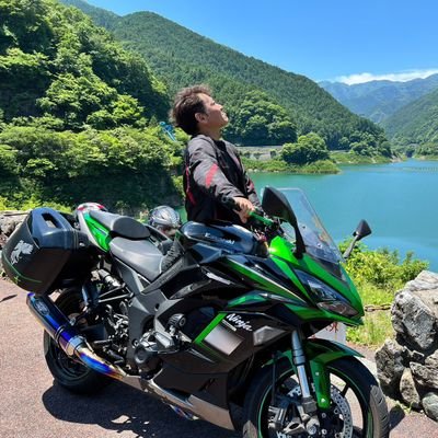 2020年7月の50歳の時にZ400を購入、2021年7月にNinja1000SXに乗り換えました

ツーリング、ドライブ、食べ歩きやお酒も楽しんでます。
54歳になりましたー😁