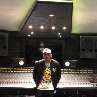 CLE✈️LA PROD•ENGINEER• MY WORK SPEAKS VOLUMES• I RATHER SHOW YOU•MY CREDITS ARE SOME OF YOUR FAV ARTISTS I WORK WITH