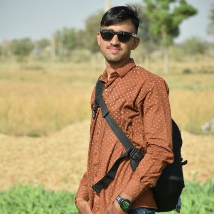 #Bed Student / #NFU
तैरना है तो समंदर में तैरो नालों में क्या रखा हैं, प्यार करना है तो देश से करो औरों में क्या रखा हैं 🇮🇳🌹🇮🇳
Fan of #kohli ❣️