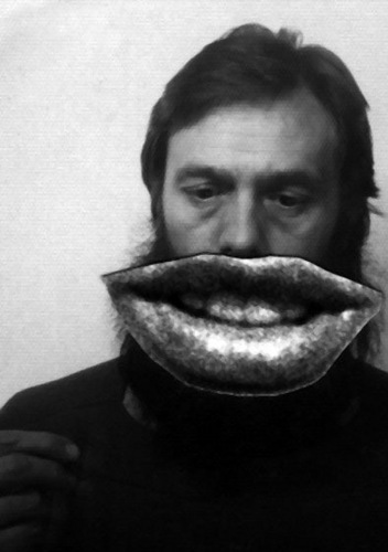 namepaolo's profile picture. …ma sono Don Chisciotte 
vengo dal regno della fantasia.
Io sono Don Chisciotte, per fortuna
e perché mai dovrei «uccidere il chiaro di luna»?