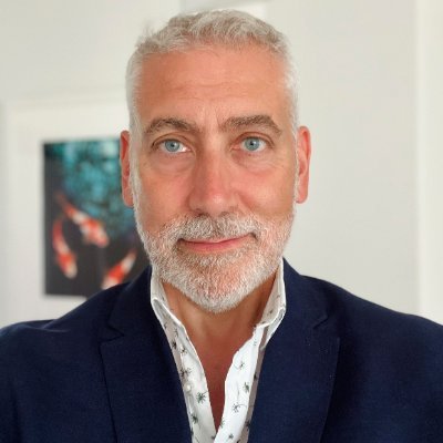 Global Creative and Design Director at Verian. Paper, pixels and good dash of passion. Creative problem solving one day at a time. All views are mine!