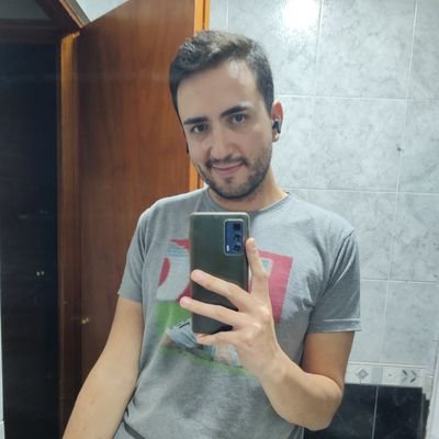 TatiGutierrez93's profile picture. 