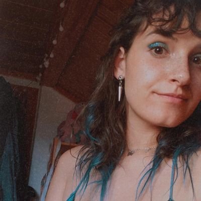 Me salto los semáforos. Con el pelo alborotado y las trenzas de color. Alfatequiero. 🌸💕