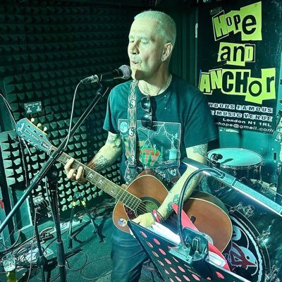 Singer Songwriter Guitarist and Vocalist in LoGOz + Cherry & Peesh. PSYCHO RADIO Show host on Radio Northumberland. SAFC Fan.