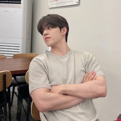 2dcoups's profile picture. 에스쿱스 잘생겼다구 혼자서 소리치는 계정