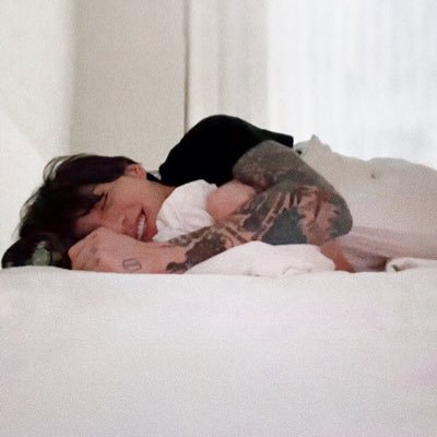 Jeonb613's profile picture. 💜 #방탄소년단 밤이 깊을수록 더 빛 나는 별빛