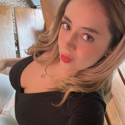 LeslieLove1111's profile picture. 💙🤍