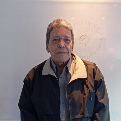 Profesor Universitario en Marketing y Formulación y Evaluación Proyectos ocupo cargos gerenciales en Insttuciones Privadas y Públicas en Finanzas y Planificac