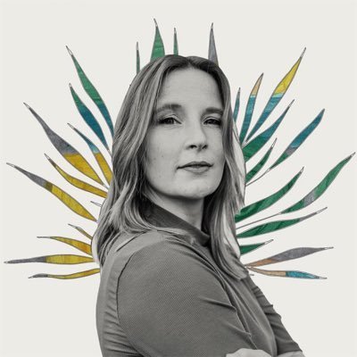 Design & marketing pro who finds hope in plants, tech & Trek. Amateur mycologist, endangered species enthusiast, artist & business schemer. Badminton player.