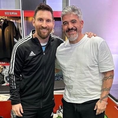 Ser de River y querer a maradona es como ser cornudo y querer al pata