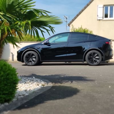 Passionné de voitures, de bières, de jeux...
je roule en Tesla model Y 😉
LIEN de parrainage ci dessous pour #tesla
N'hésite pas à me suivre 
#tesla #fortuneo