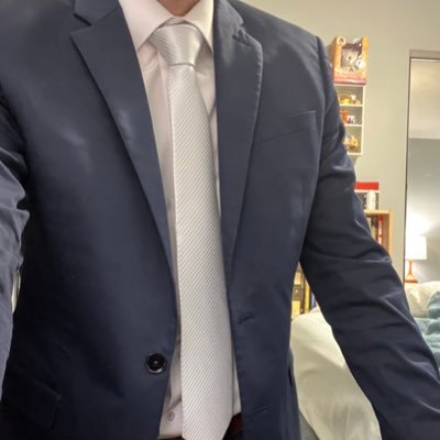 Married/open. Looking to connect with other suit guys. 👔👞. Feel free to DM.