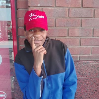 Bradleykabelo4's profile picture. FREE YOURSELF😉❤IT WILL MAKE SENSE TO YOU😇...Liverpool⚽//Orlando pirates⚽
Football fan😀PUNTER🙏...