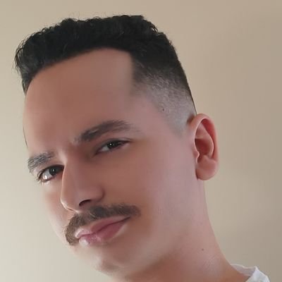 Venezuelan man with an occasional mustache. Journalist, host and Twitch affiliate. A Sagittarius who loves meeting people and cracking jokes😊.