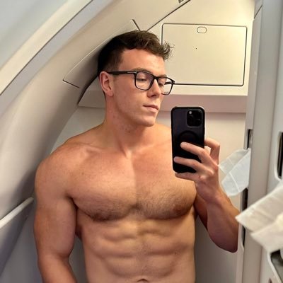 the__clarkreid's profile picture. This is my only private  account, i made this page specifically to reach out to some of my fans 🌈💗💗🌈🌈