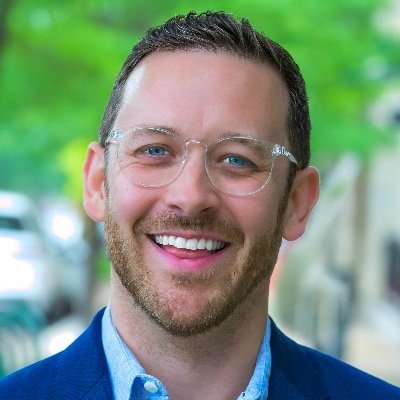 🤝 Partner @changemediagrp | ✍️ Creator 'Changemaker' | 🇺🇸 Ex-@DNC & @BarackObama | 🚗 Flint native | 👨👧👦 Dad 2 Amelia & Malcolm | 🧠 Brain & Psych Buff
