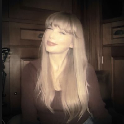 silared13's profile picture. meet me at midnight 🕰