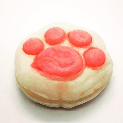 はじめまして！NEKO竈株式会社です。 私たちは宮城県塩竈市で菓子製造を行っている会社です 主に猫好きや可愛いもの好きの方に向けた、猫をかたどった商品を展開しています！ どんどん新しい商品も発売する予定なのでぜひチェックしてください！ 通販サイト：https://t.co/9c5QAGqgfx