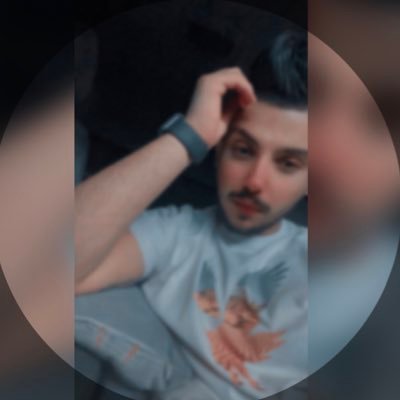 ومن إختارنِي وسط الزِحامُ ليكون بجِواري؛ أجلستهُ في قلبِي.💛
