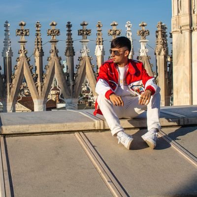 Tengo un canal de Youtube con más de 100K suscriptores
Contacto: Axelgonzaleztv@gmail.com