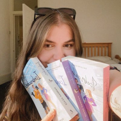 🌸 i like taylor swift and romance books :-) i review books on instagram and tiktok 💖