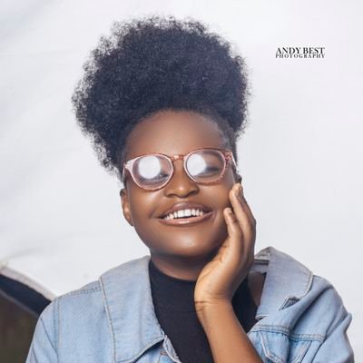 Aveeter114951's profile picture. Art and the artist✨