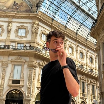Troppo boomer per tik tok, troppo gen Z per Facebook. 🧑🏽⚕, 👨🏽🍳, 🎾