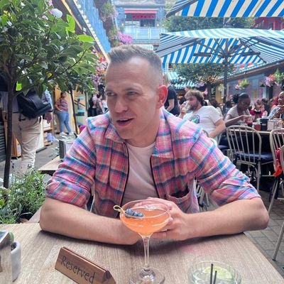 🏳️🌈🌈👬 31 live in South London. terminally single.
Look ill probably use this to vent and complain alot but I'll try to make it funny.
views are my own.