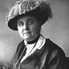 NacÍ el 6 de septiembre  1860. Graduada en el seminario femenino de Rockford en 1881. Fundadora, junto con Ellen Gates Starr, de la Hull House.