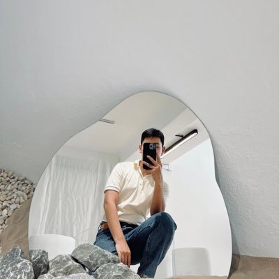 Teetee435698's profile picture. 