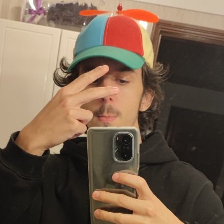 Fisioterapeuta falido, estudante de biocoisas na FCT e pseudo-guitarrista nos @objeto_quase