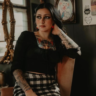 strawberryysam's profile picture. ♈️ charisma on -2☻